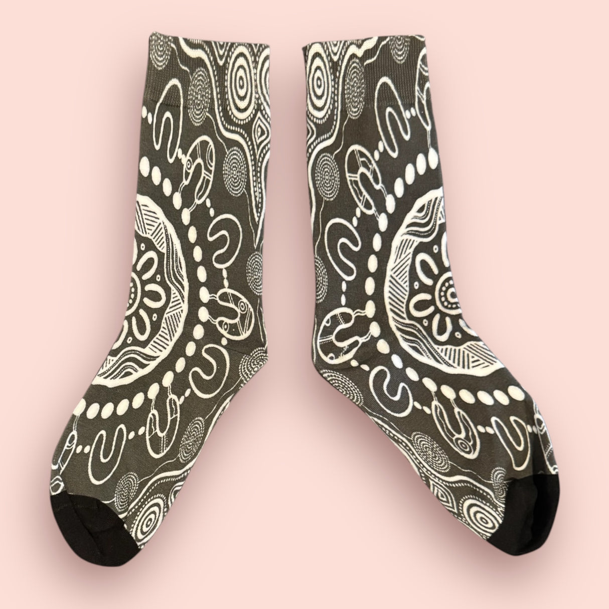 Mandja (gathering) Aboriginal socks